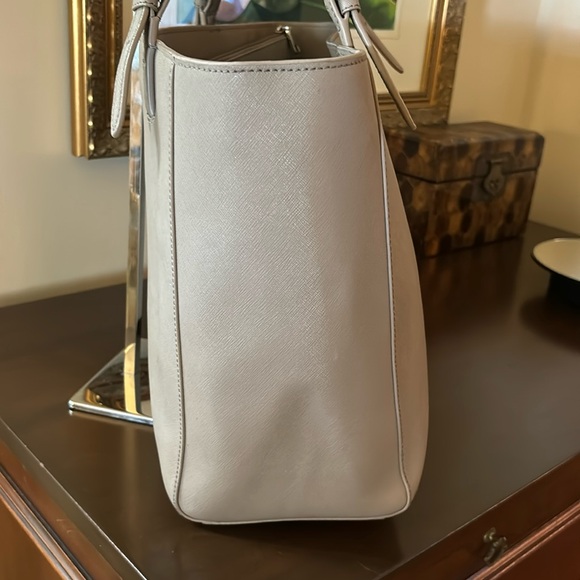 Tory Burch York Buckle Saffiano Leather Large Tote with COA - Picture 9 of 16